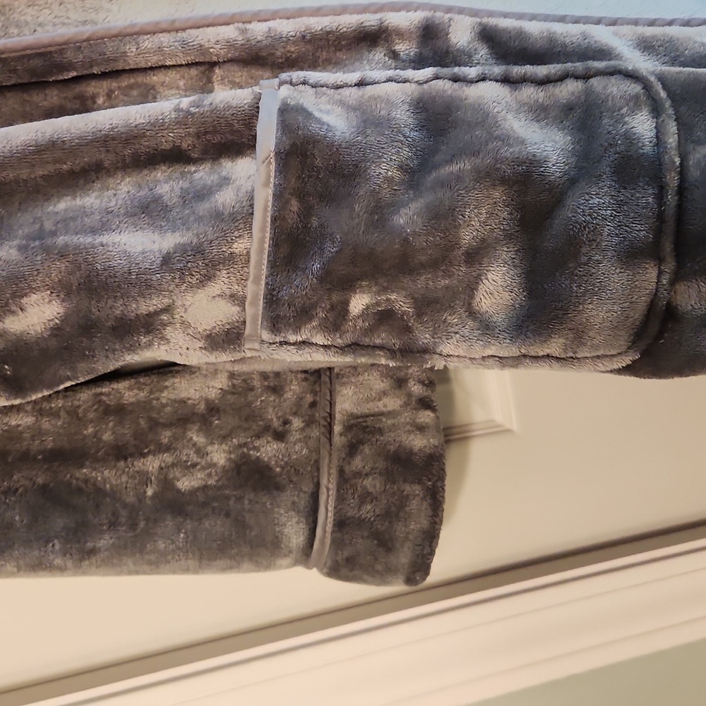 Brookstone Gray Nap Robe Small/Medium - Picture 4 of 8